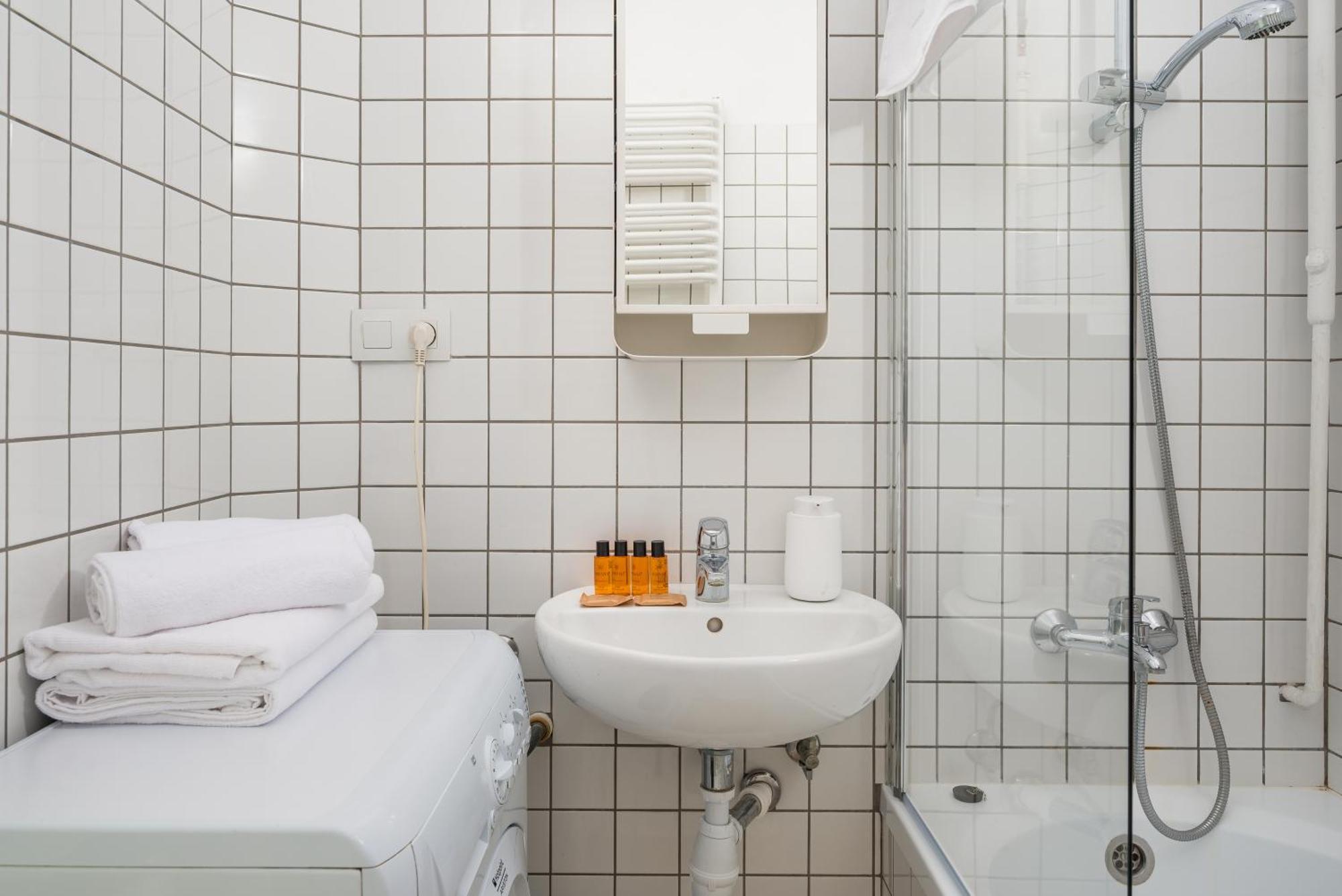Wola Ratusz Homely Apartment Warsaw Ngoại thất bức ảnh