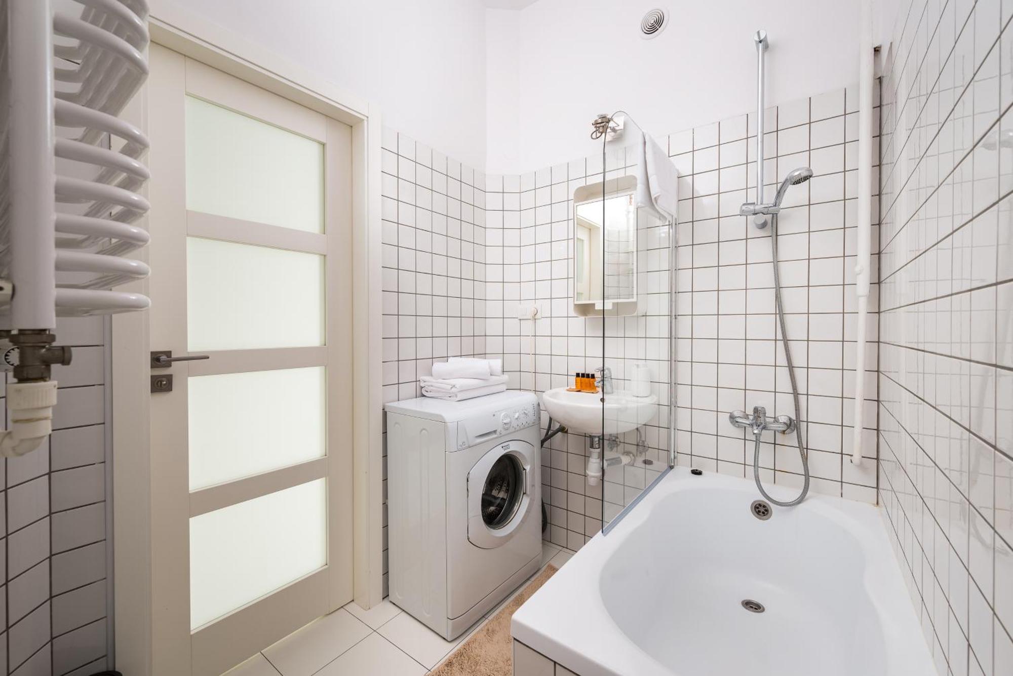 Wola Ratusz Homely Apartment Warsaw Ngoại thất bức ảnh
